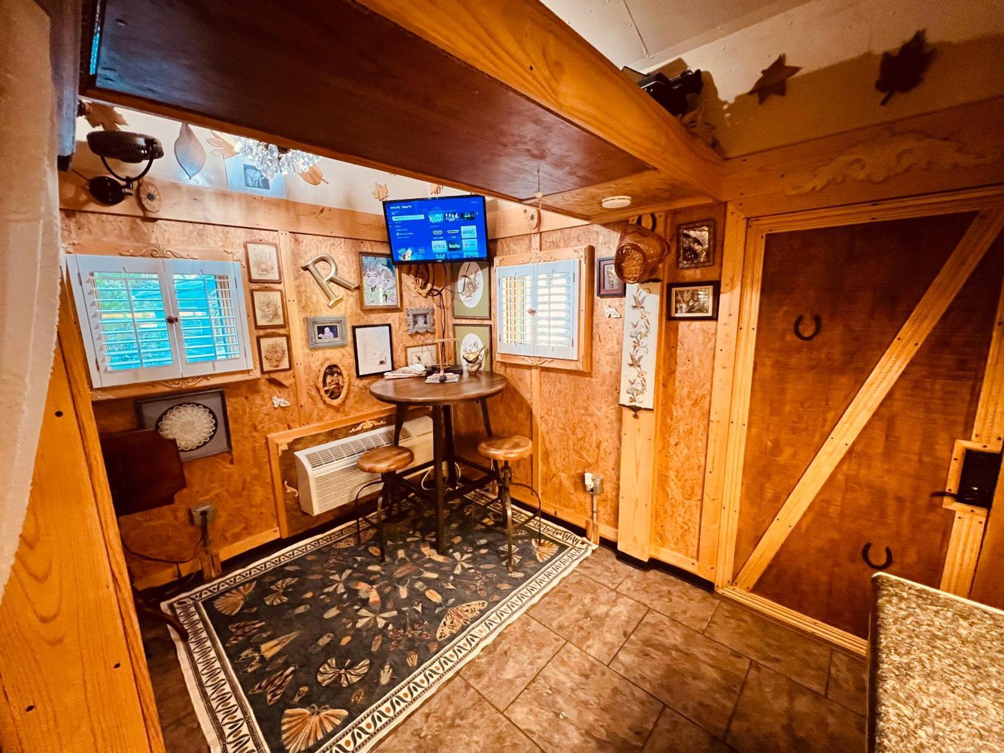 Willa Tiny House, Wifi,Hot Tub,Secluded Cosby Zewnętrze zdjęcie