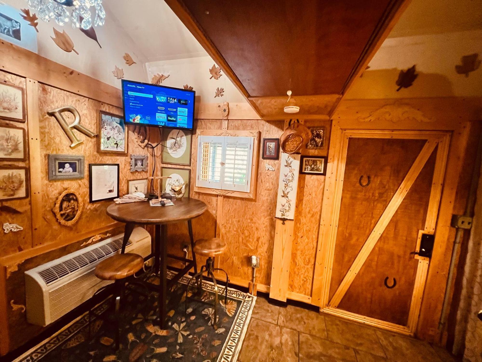 Willa Tiny House, Wifi,Hot Tub,Secluded Cosby Zewnętrze zdjęcie