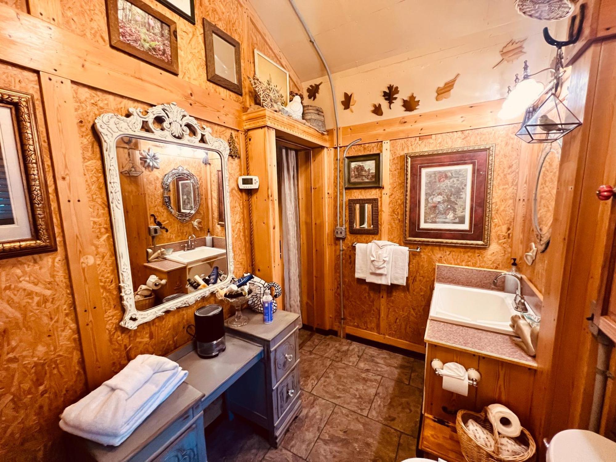 Willa Tiny House, Wifi,Hot Tub,Secluded Cosby Zewnętrze zdjęcie